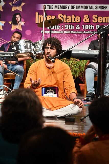 Ayush performing at the semi-finale of Surtarang